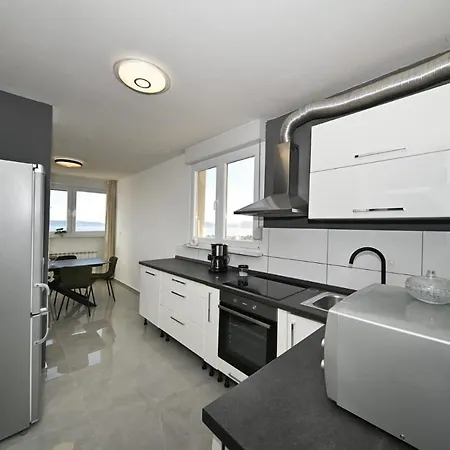 Apartment Loro 1 *