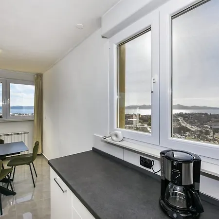 Loro 1 Apartment *