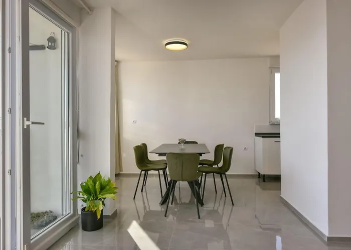 Apartament Loro 1 *