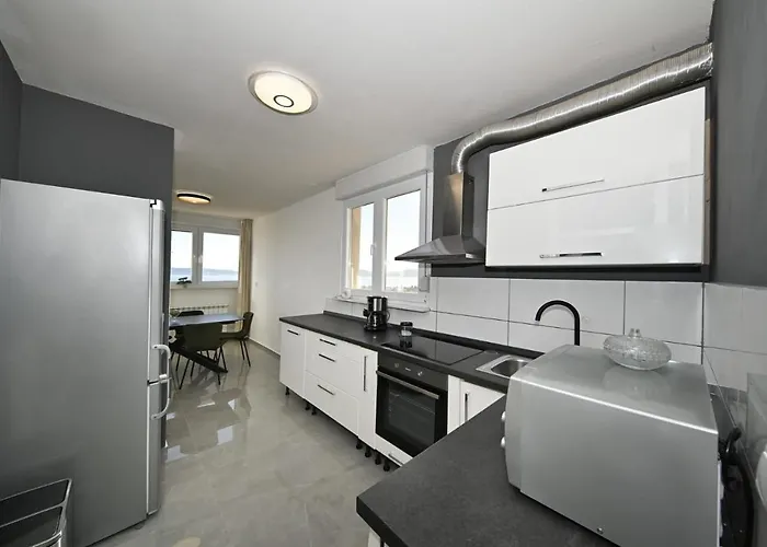 Apartament Loro 1 *