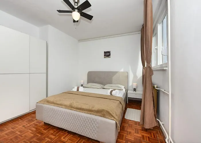 Loro 1 Apartament *