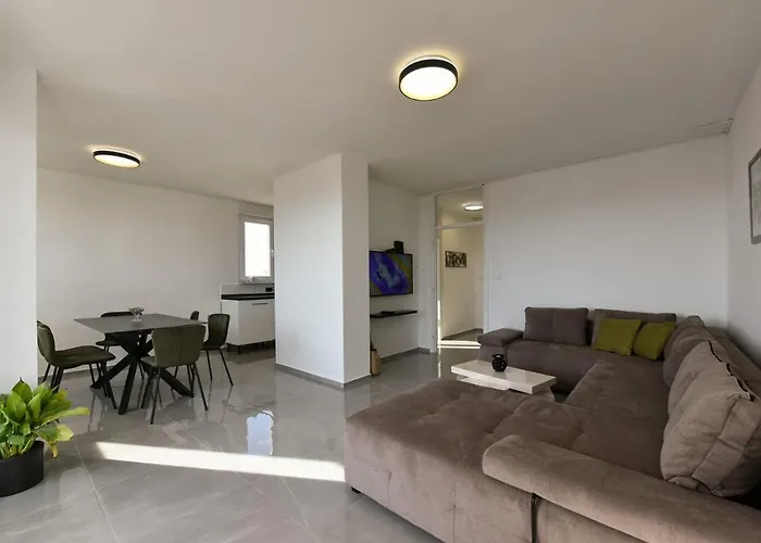 Loro 1 Apartman Zára