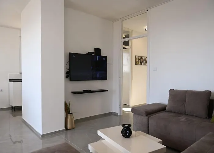 Loro 1 Apartament *