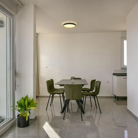 Apartment Loro 1 *